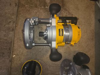DEWALT
12 Amp Corded 2-1/4 Horsepower Fixed and Plunge Base Router Kit