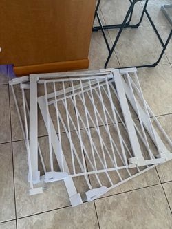 Cumbor White Metal Baby Safety Gate