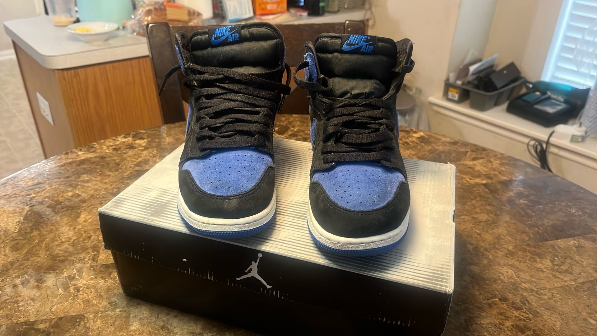 Air Jordan 1 Mid Sneakers