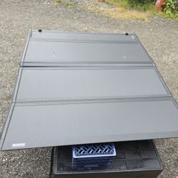 Genuine Toyota Hard Tri-Fold Tonneau Cover Toyota Tundra 5.5ft Bed