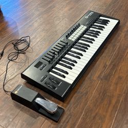 Novation Launchkey 49 MIDI Keyboard & Sustain Pedal