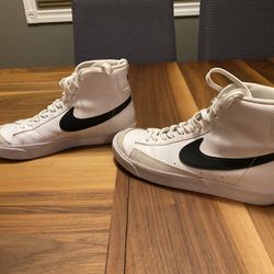 White Nike Blazers Size 4Y/6W
