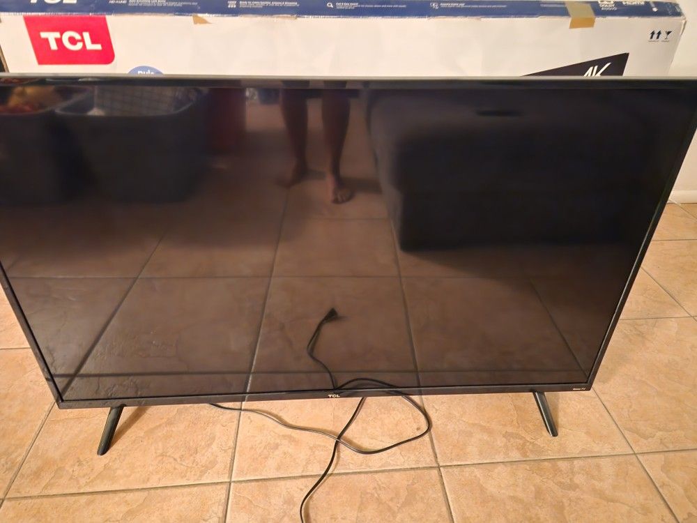 50' TCL ROKU TV