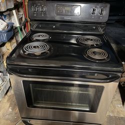 30 inch Frigidaire stove in great condition condition