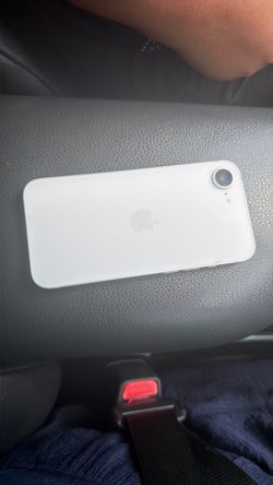 iPhone  16 E