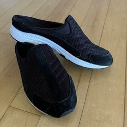 EASY SPIRIT SLIP ONS SIZE 7.5
