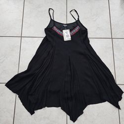 BRAND NEW Size M Lily Rose Dress