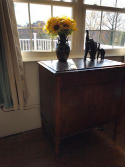 Antique record player in good condition has never been retouched