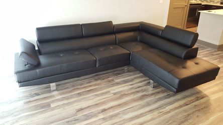 black bondead leather sectional, 106x77 modern new in boxes