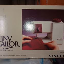 Small Sewing Machine 