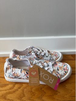 Roxy girl shoes size 4