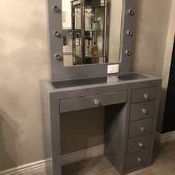 Vanity Desk With Mirror 
