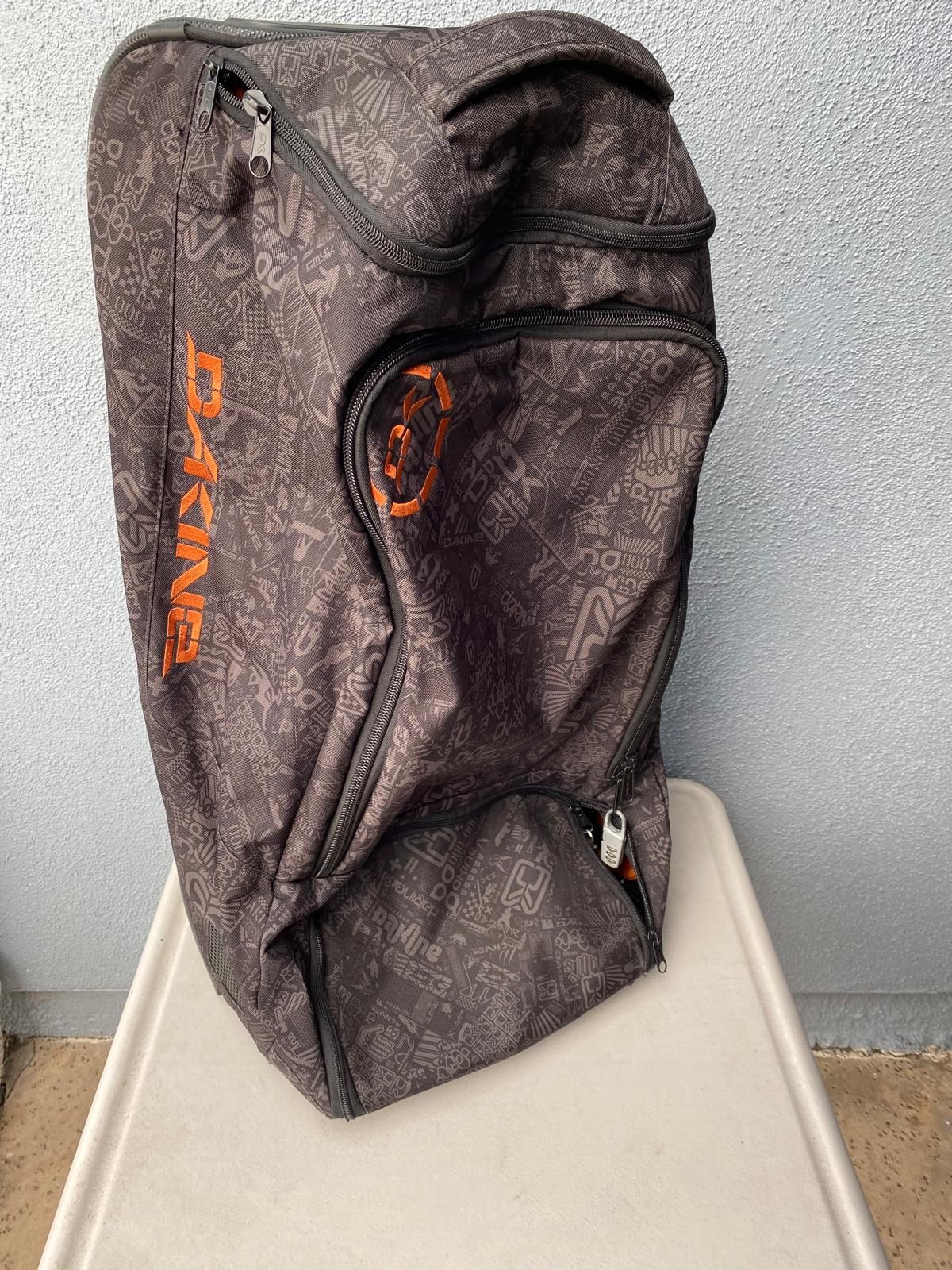 Travel Bag With Wheels Dakine