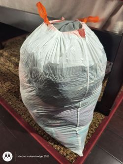 Lots of women clothes!!