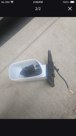 2007 Toyota corolla mirror housing with color code 040( as is )
