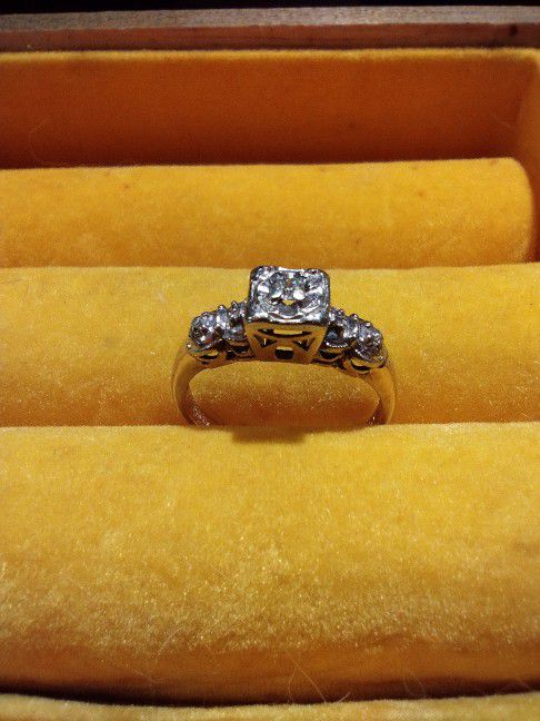 14k Flaw-E  Graded Vintage Engagement Ring 