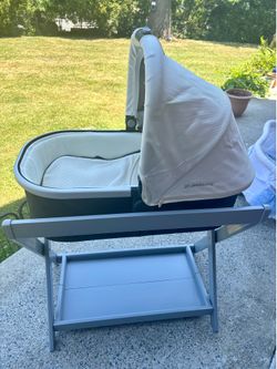 UPPAbaby Bassinet + Bassinet Stand + Storage/Travel Bag – Brand New, Never Used