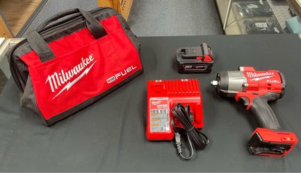 Milwaukee 18v 1/2in Impact w/Battery and Charger in Bag