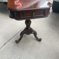 VINTAGE MAHOGANY PEDESTAL 