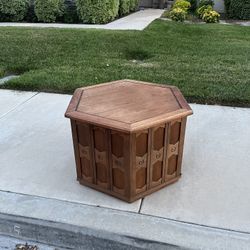 2 Vintage Hexagon Wood Commode End Table And 2 Lamps