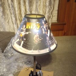 Vintage Kiss Lamp