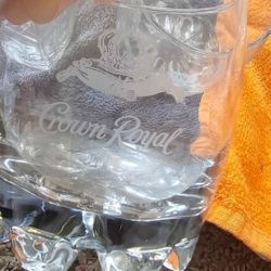 Lot of 8 drinking Glasses ( See DESCRIPTION)