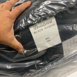 Brand New Sealed Beautyrest Black Series 2 Plush Queen  Labels Still On It. Was. $3199. Now $1200. Special Plush Black Hybrid! 2 Left 