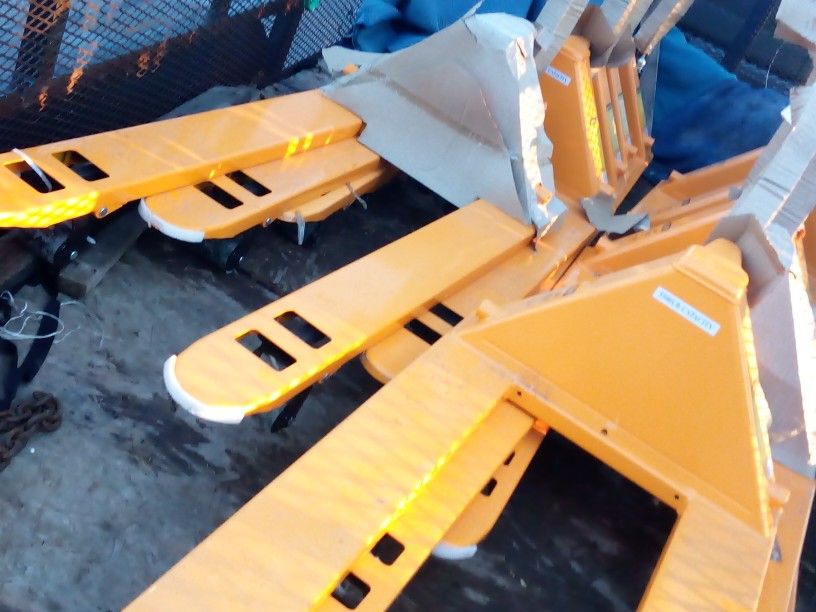 New Uline Pallet Jacks 5500 Capacity $259 New$$