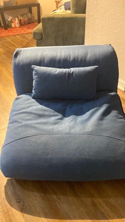 Kids chair/fold out twin bed