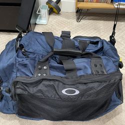 Oakley Duffle Bag Lightly Used Great Quality  Luggage