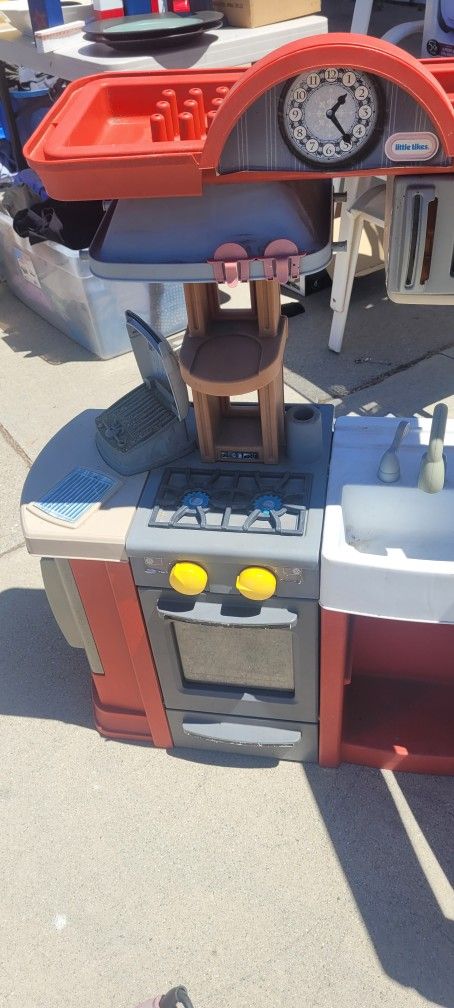 LITTLE TIKES PLAY KITCHEN