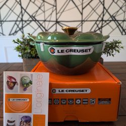 *New, RARE* Le Creuset Emerald Four Leaf Clover Shamrock Dutch Oven 2.25 Qt NEW In Box 🍀