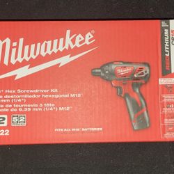 Milwaukee Drill Kit 