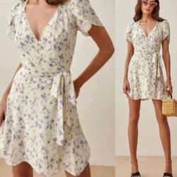 Reformation blue floral Ellwood wrap dress size XS vacation summer sorority
