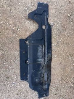 Toyota Land Cruiser 80 Series under engine cover