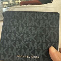 Michael Kors Wallet ! Brand New ( Ask For Price) 