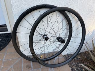 Roval Terra CL 700c road / gravel disc wheelset