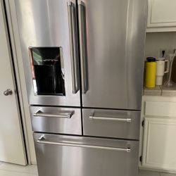 Refrigerator 