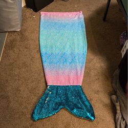 Iridescent Mermaid Blanket Tail 