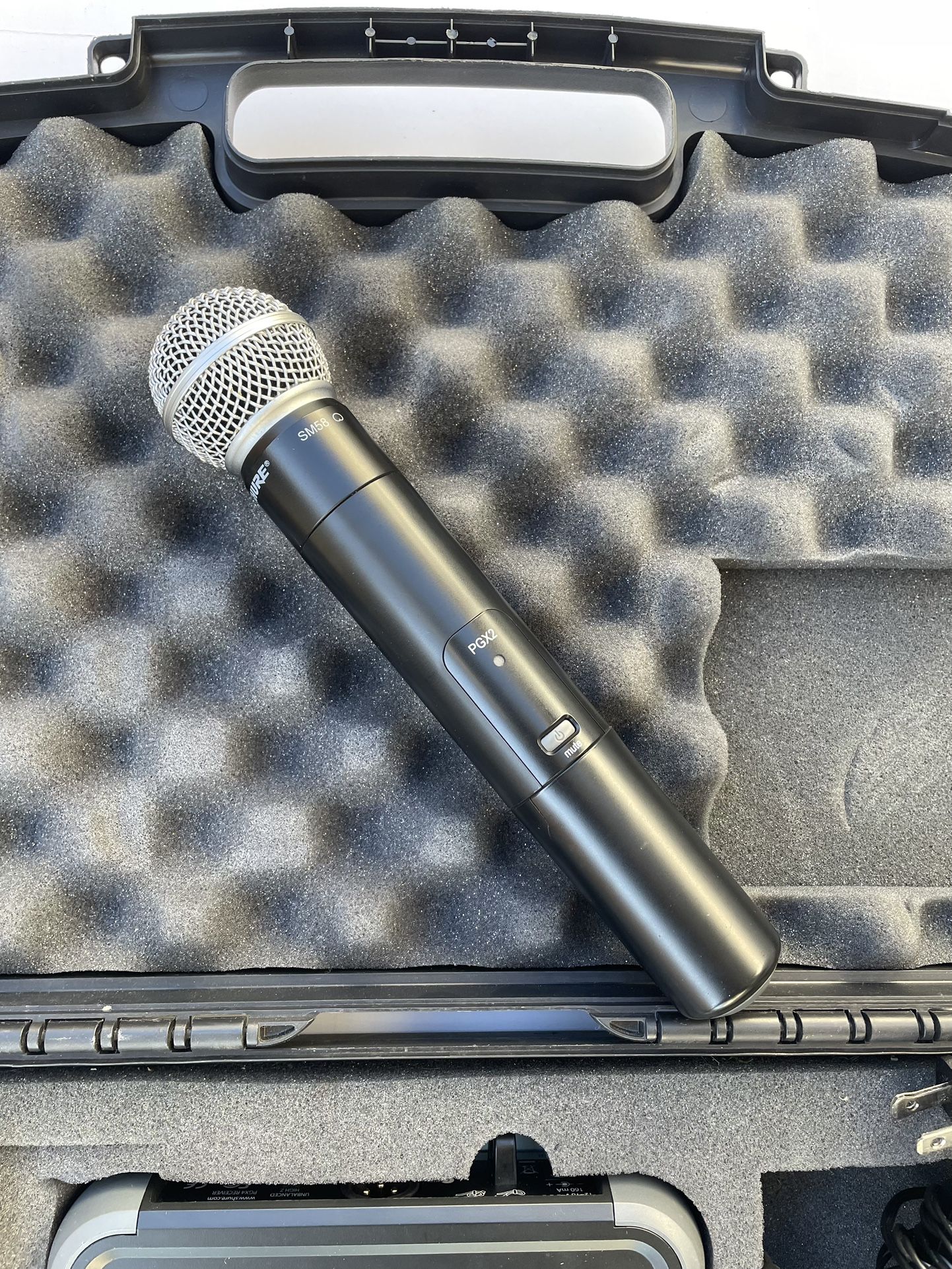 Shure pg58 handheld mic and pg4 wireless receiver for sale in los