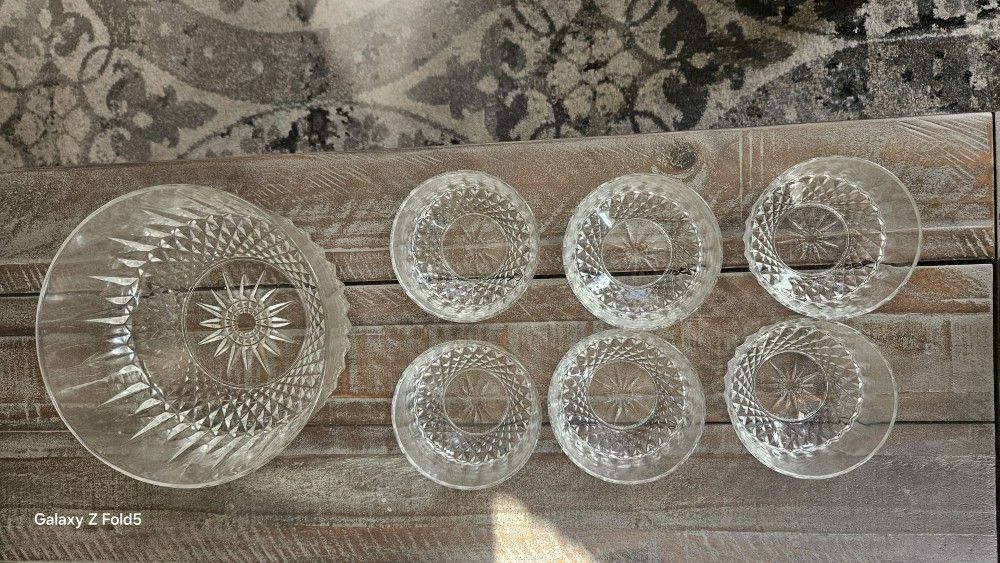 Medium Glass Bowl With 6 Little Glass Bowls.