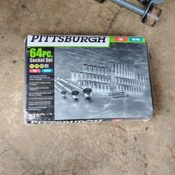 New Pittsburgh 64 Piece Socket Wrench Set 