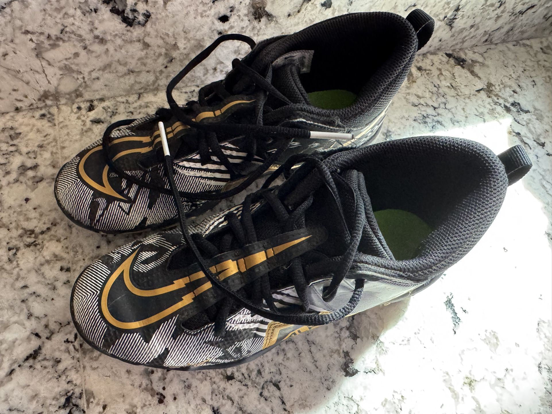 Boys Nike Cleats Size 5