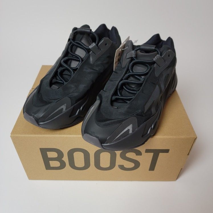 adidas Yeezy Boost 700 MNVN Triple Black Size