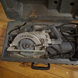 Skill Saw With Case And Extra Blades 