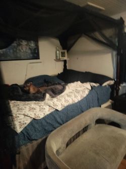 Ethan Allan 4 post bed