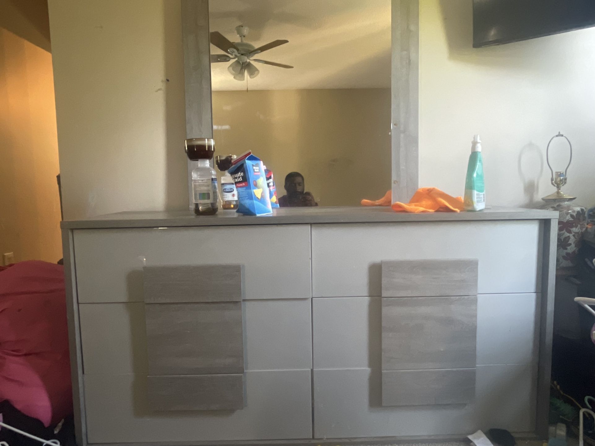 Dresser With Mirror 2 Nightstands