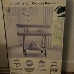 Simmons kid shooting star rocking Bassinet