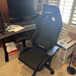 Gaming Chair Rarely Used And In Great Condition 