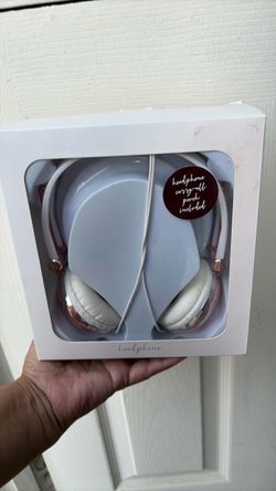 Headphone carryall pouch included rose gold.